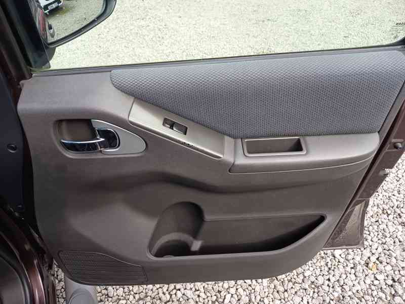 Nissan Navara 2,5DCi Road Ranger 4x4 ČR  - foto 15