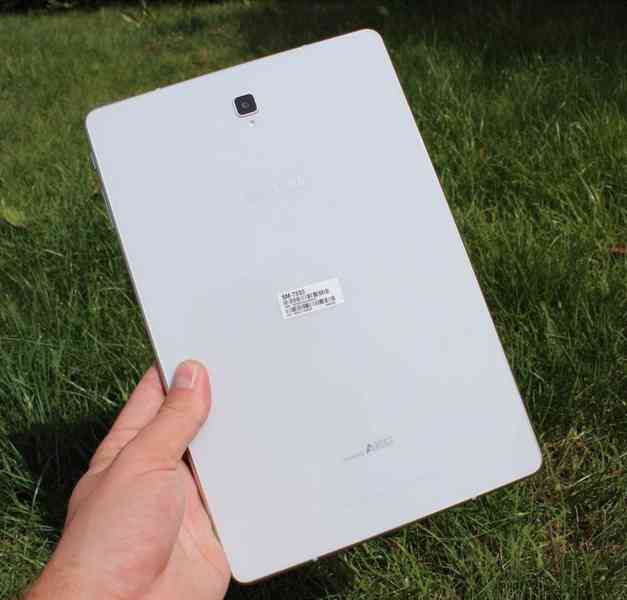 Nabízím k prodeji tablet Samsung Galaxy Tab 4 s úhlopříčkou  - foto 3