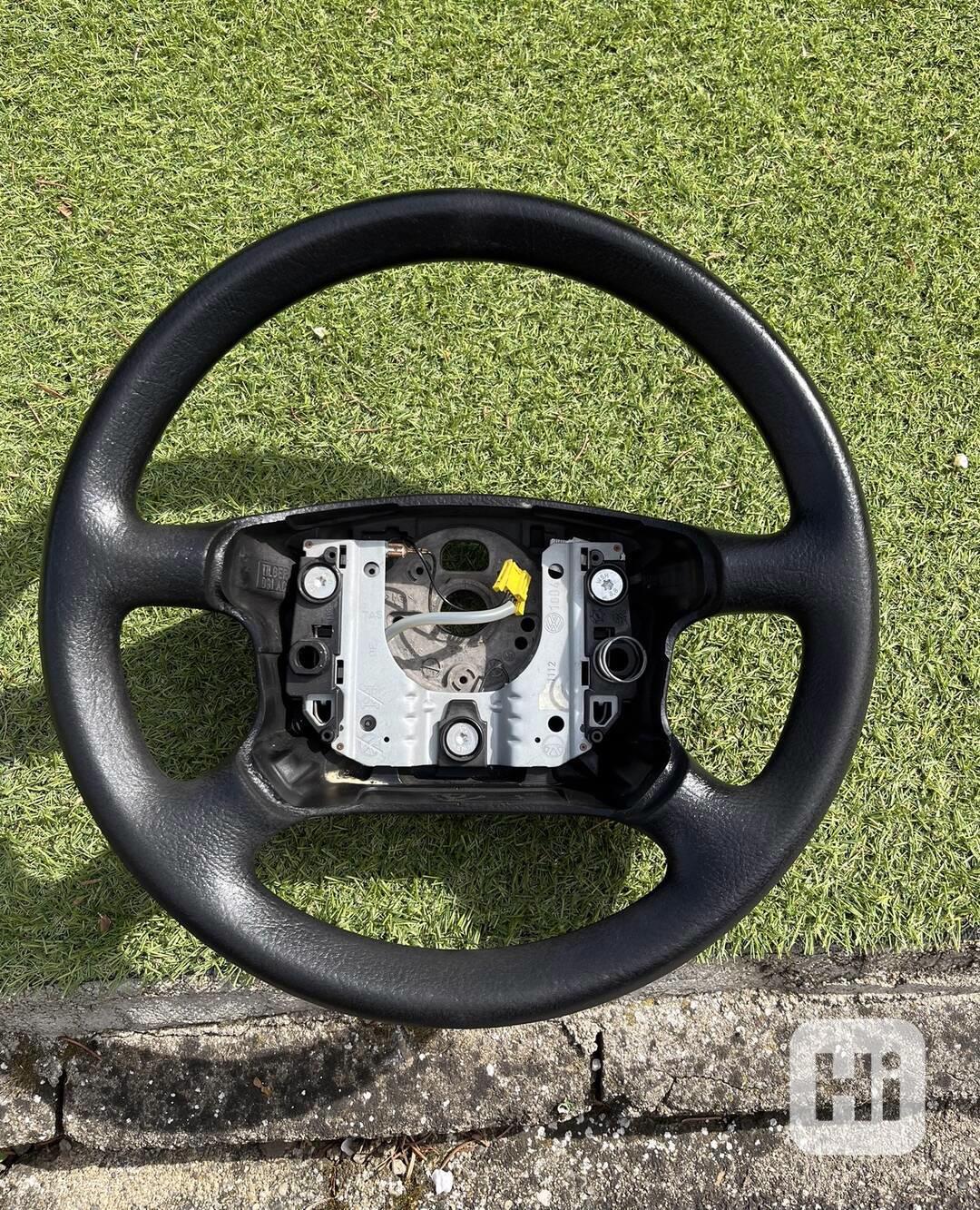 Zánovní volant ŠKODA OCTAVIA - skoro nepoužitý - foto 1