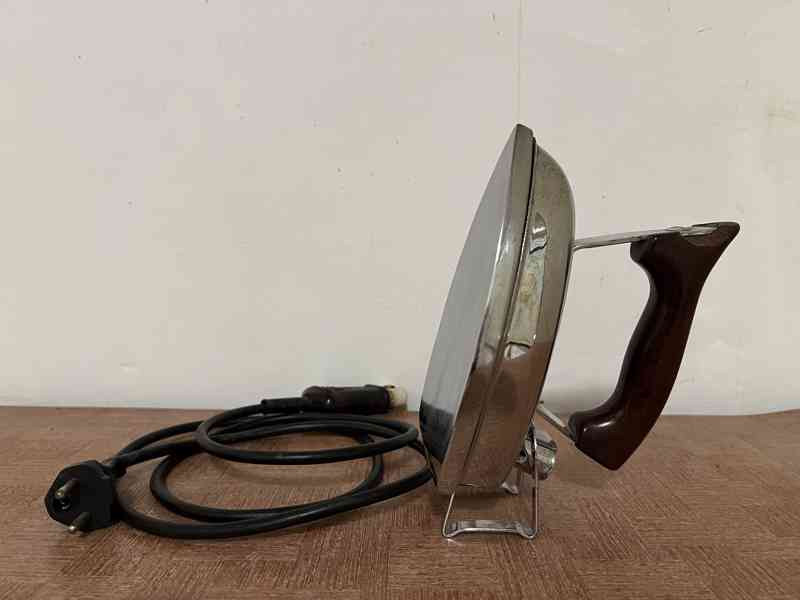 Historická (retro ) žehlička AEG – funkční! - foto 2