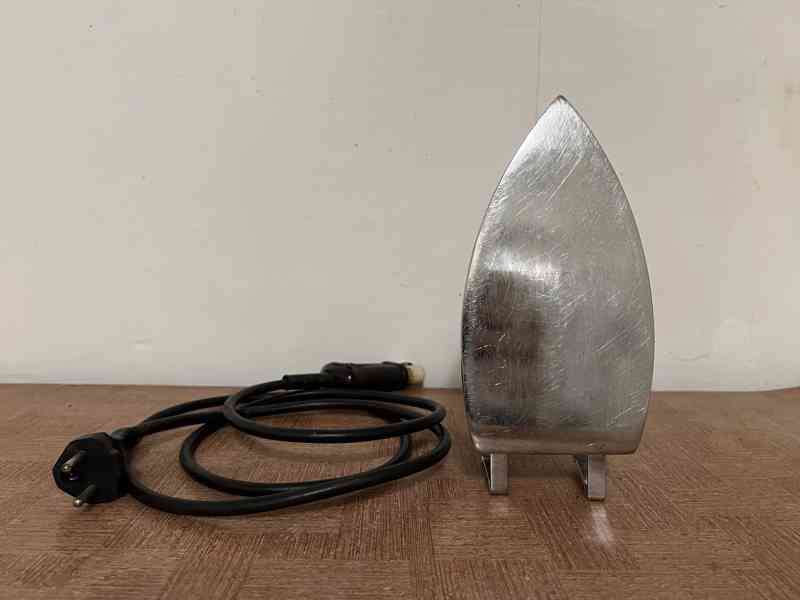 Historická (retro ) žehlička AEG – funkční! - foto 3