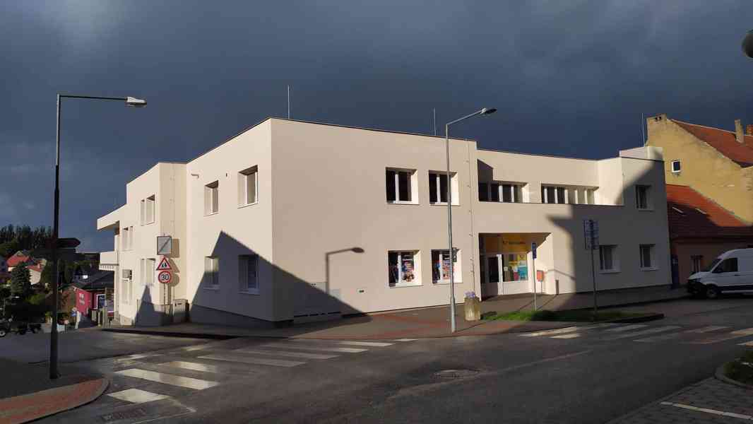 Nové Strašecí - nebytové prostory 16,4 m2 - foto 3