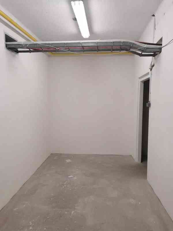 Nové Strašecí - nebytové prostory 16,4 m2 - foto 2