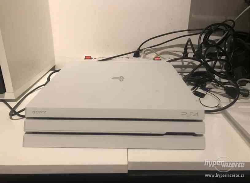 PlayStation 4 Pro - bílý, 1tb, top stav - IHNED K ODBĚRU - foto 2