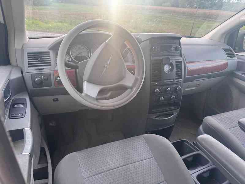 Chrysler Town Country 3,3 V6 LPG Stown Go RT 2008  - foto 12