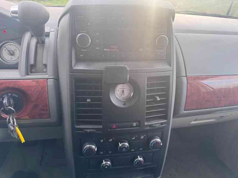 Chrysler Town Country 3,3 V6 LPG Stown Go RT 2008  - foto 16