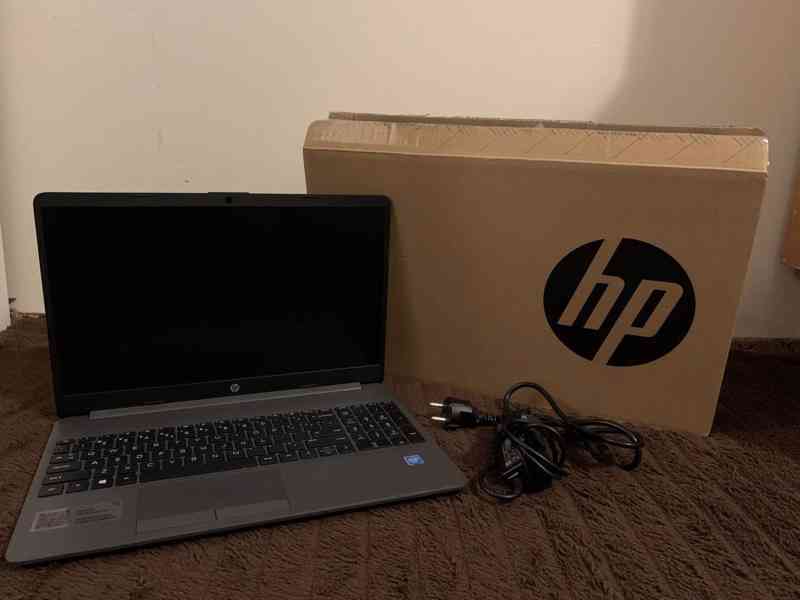 Prodám notebook HP 250 G8 sada  (max. 5x zapnutý - foto 1