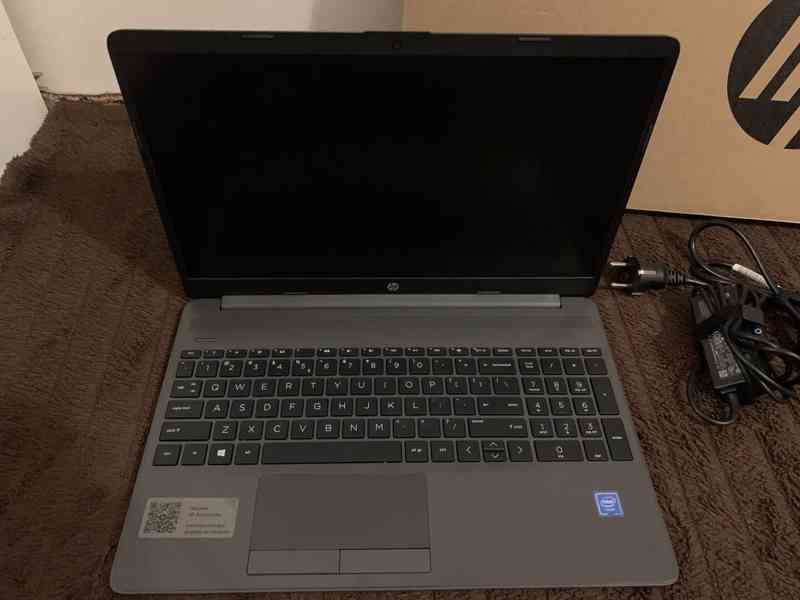 Prodám notebook HP 250 G8 sada  (max. 5x zapnutý - foto 3