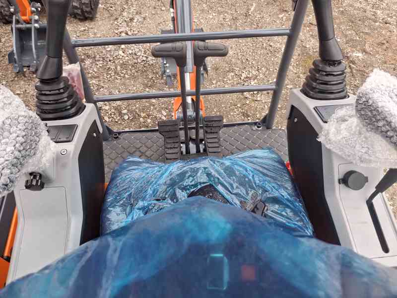 Minibagr LGCM LG12A 1,1 t Kubota +3 lžíce 20/40/80 - foto 11