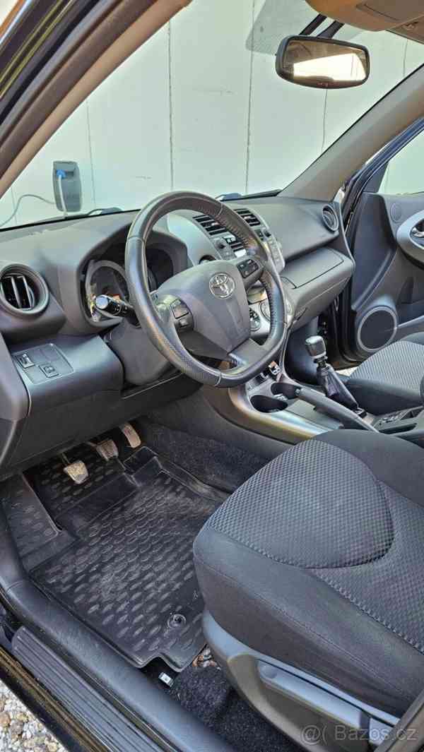 Toyota RAV4 2,2 - foto 10