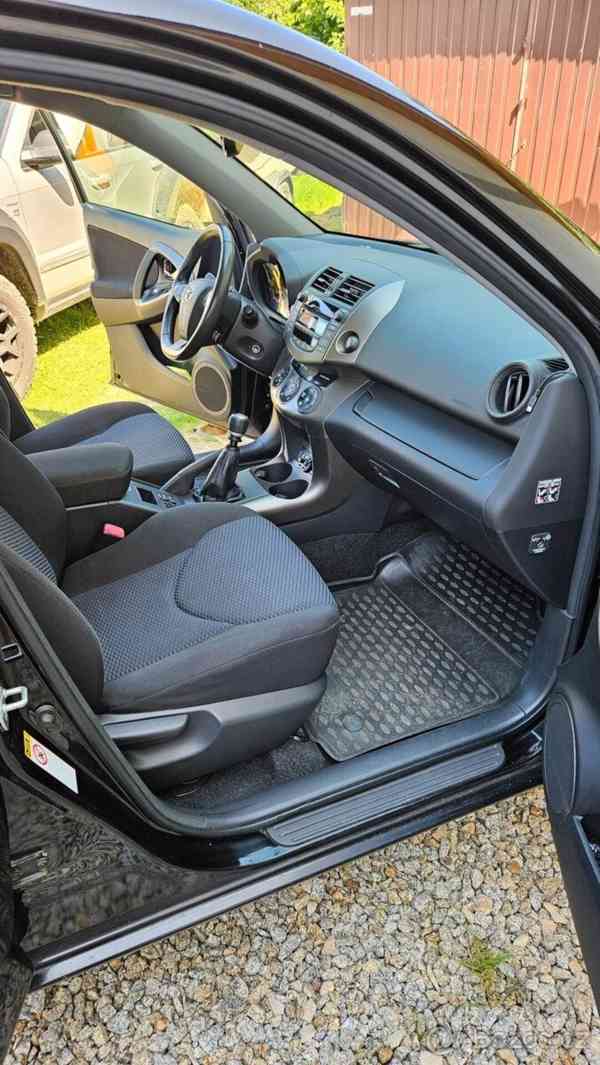 Toyota RAV4 2,2 - foto 16