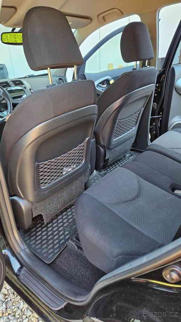 Toyota RAV4 2,2 - foto 22