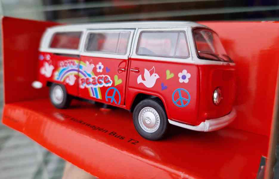 Prodej VW VOLKSWAGEN T2 BUS 'Flower Červená/Bílá 1:39 - foto 2