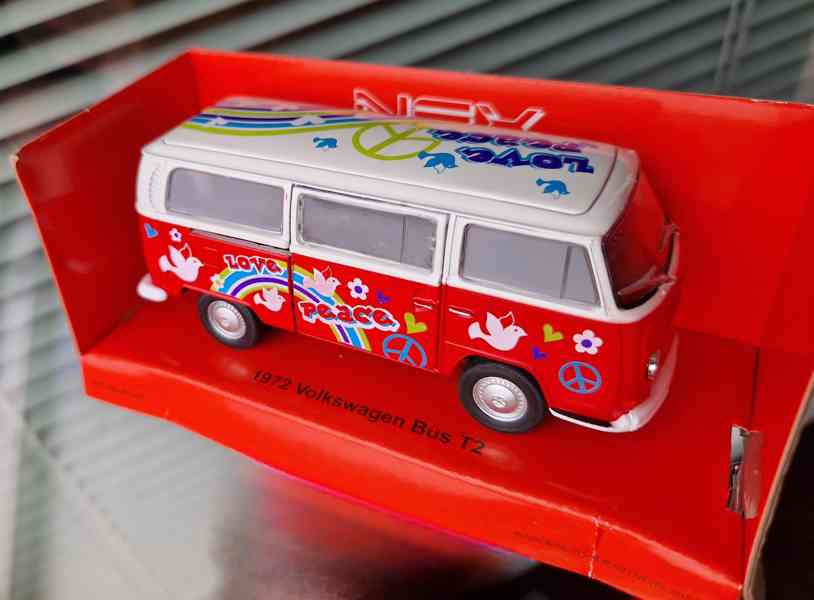 Prodej VW VOLKSWAGEN T2 BUS 'Flower Červená/Bílá 1:39 - foto 3