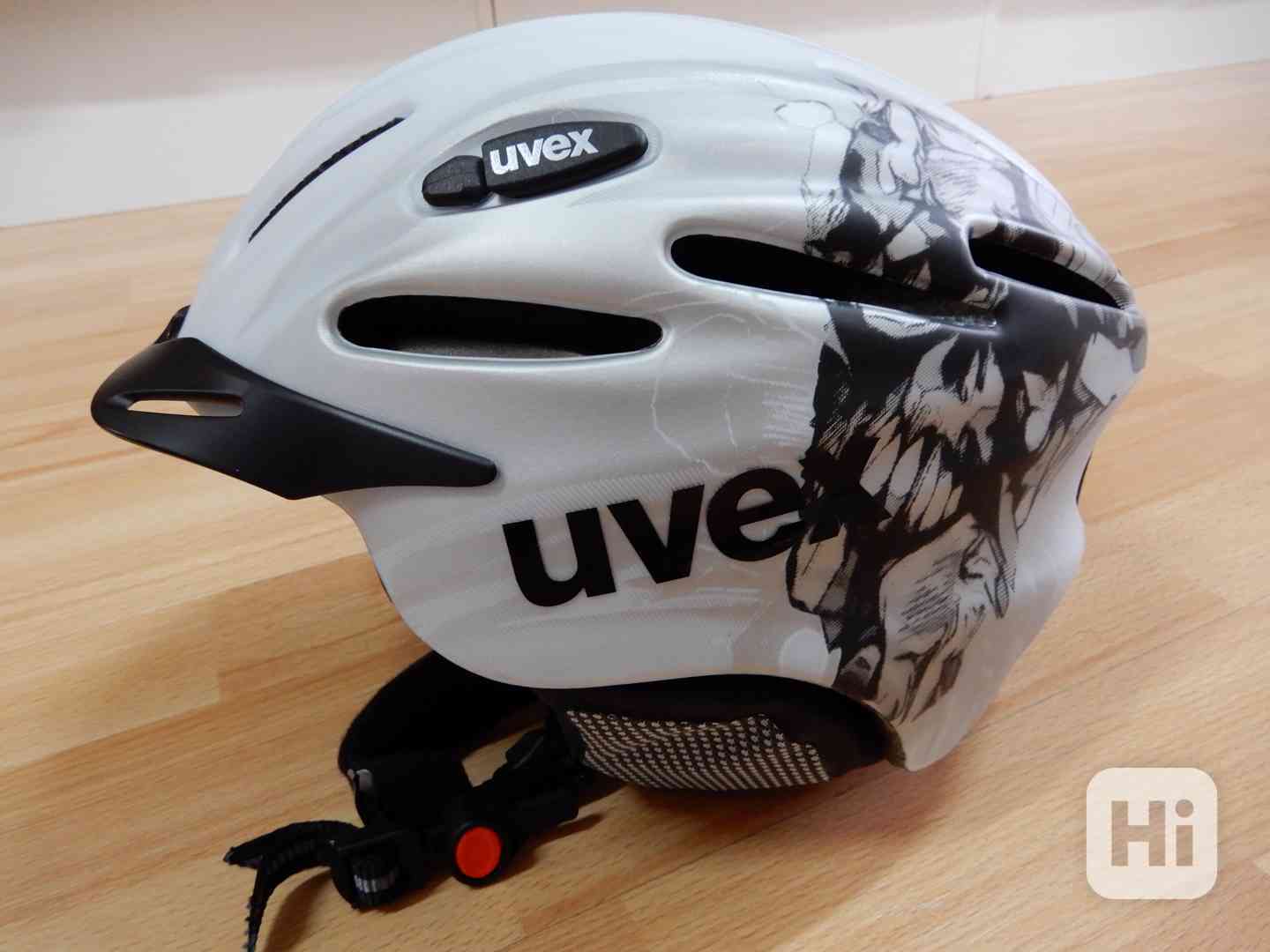Lyžařská helma UVEX - foto 1