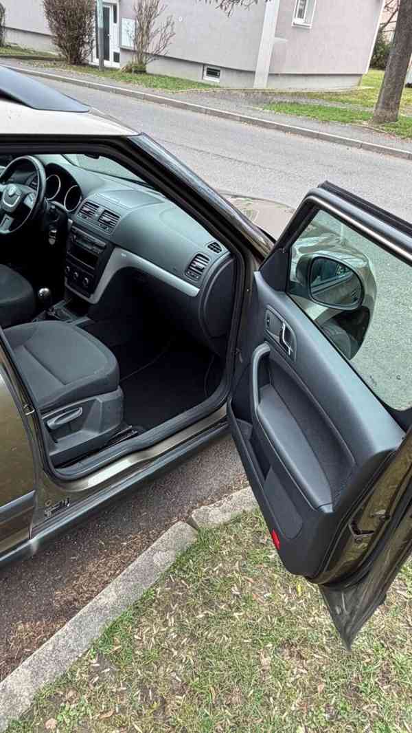 Škoda Yeti 1,2   2010 TSi 77 kW - foto 19