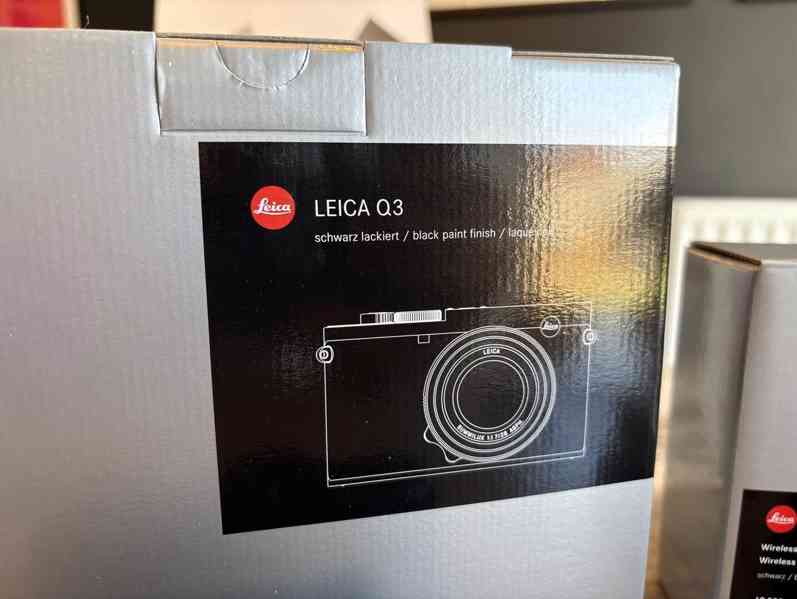 Leica Q3 - Vynikající grip Plus a bezdrátové nabíjení Matt - foto 5