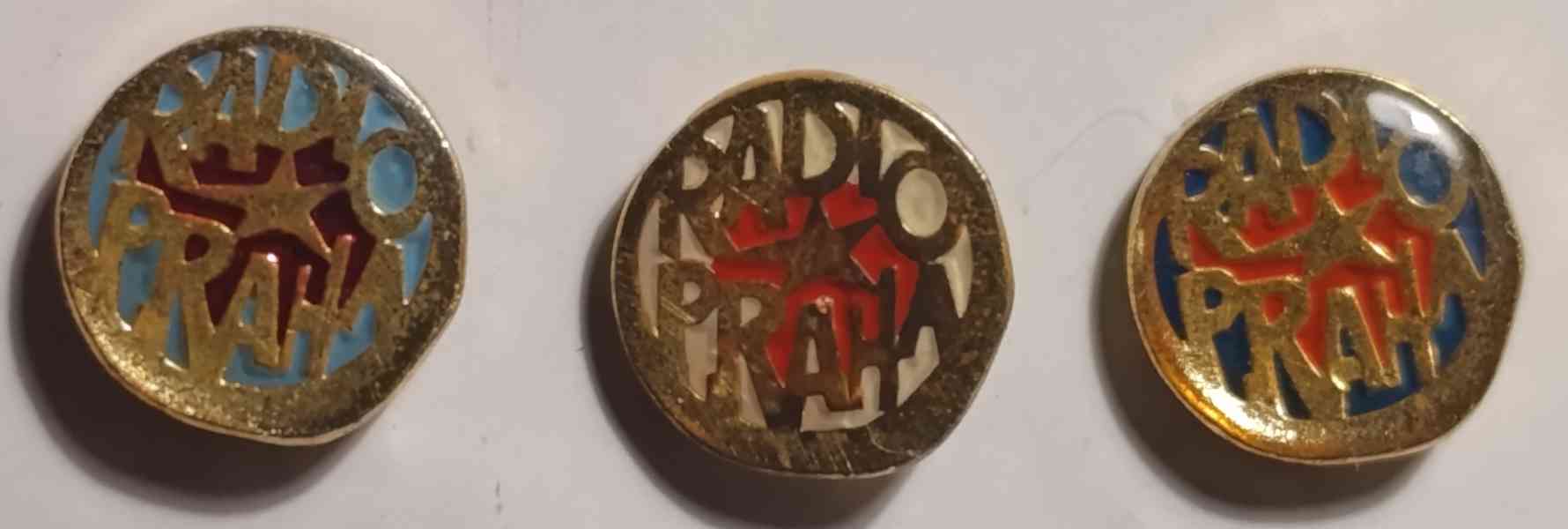 Sada 3 kusů sběratelských odznaků Radio Praha malé kulaté - foto 3
