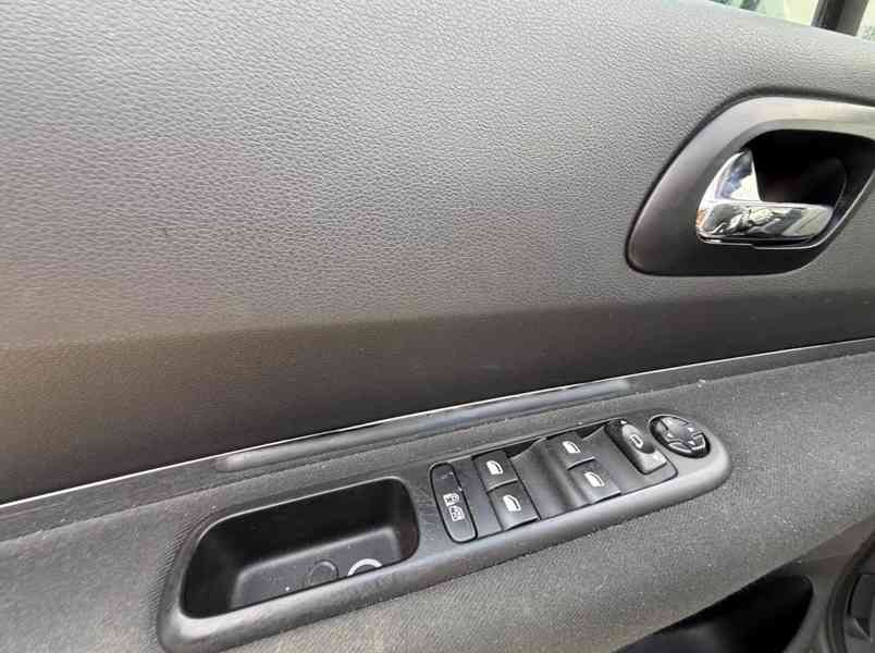 Peugeot 5008 Active 1,6i benzín 88kw - foto 6