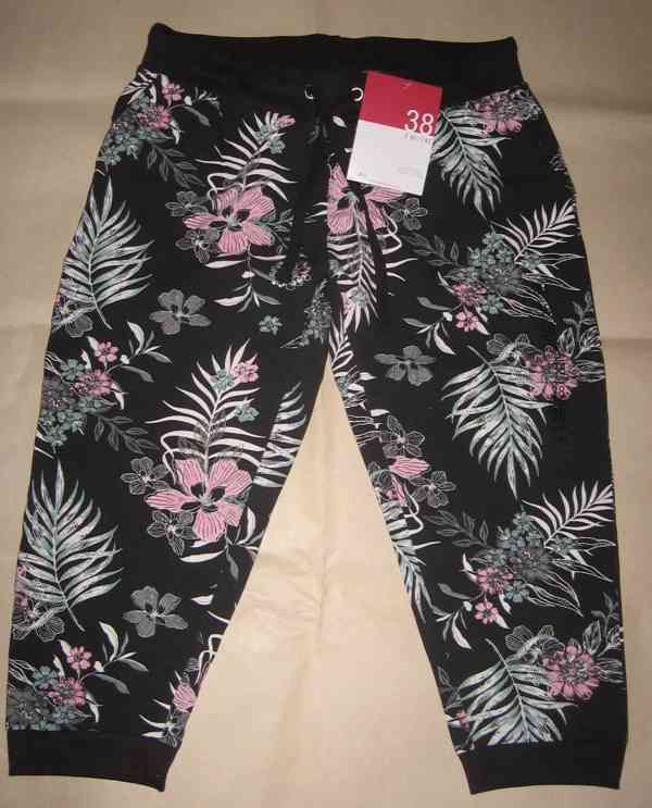 bunda,mikiny,3/4 legíny,vaky,kabelka kufřík,klíčenka - foto 7