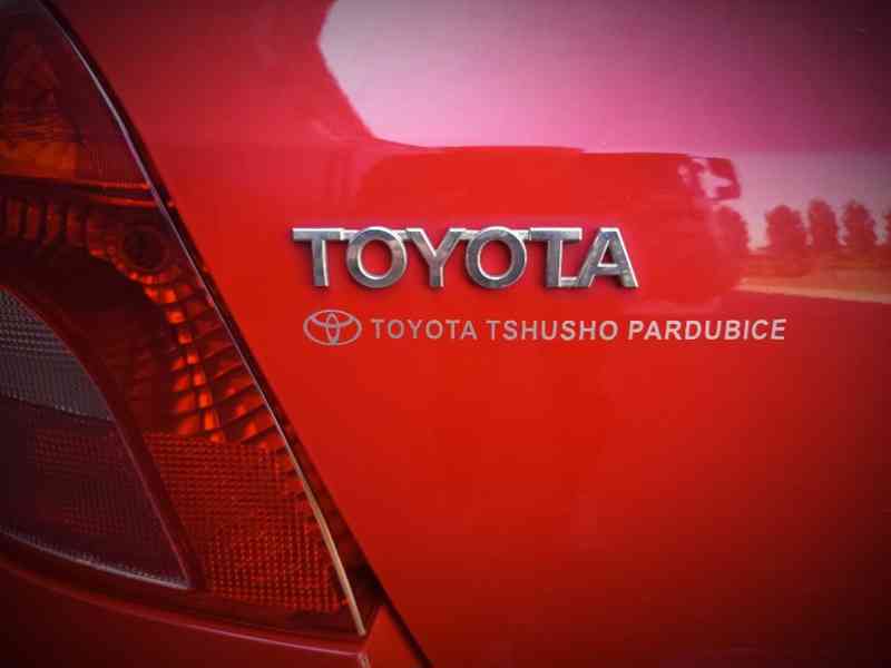 TOYOTA Yaris 1,0VVT-i Comfort  ČR  - foto 21