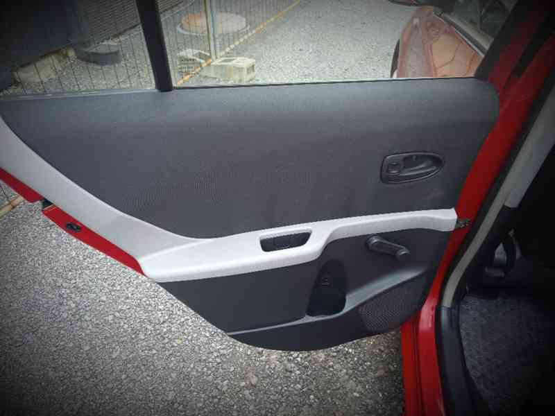 TOYOTA Yaris 1,0VVT-i Comfort  ČR  - foto 18