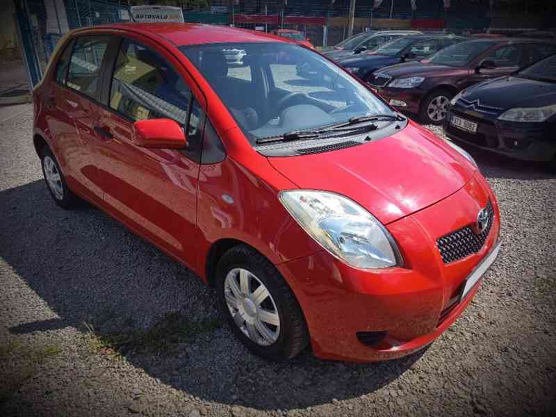 TOYOTA Yaris 1,0VVT-i Comfort  ČR  - foto 2