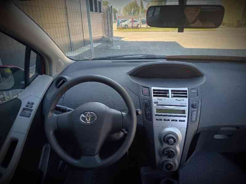 TOYOTA Yaris 1,0VVT-i Comfort  ČR  - foto 15