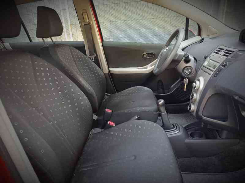 TOYOTA Yaris 1,0VVT-i Comfort  ČR  - foto 12