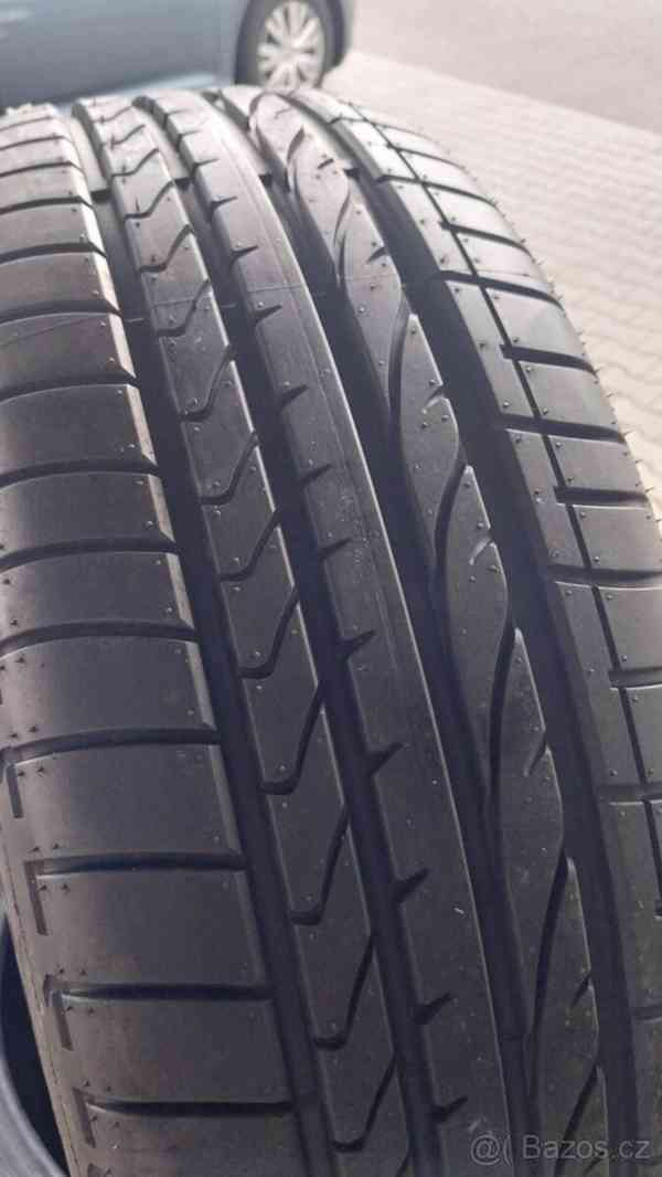 Prodám 2 x letní pneu Bridgestone 235/55/19 - foto 3