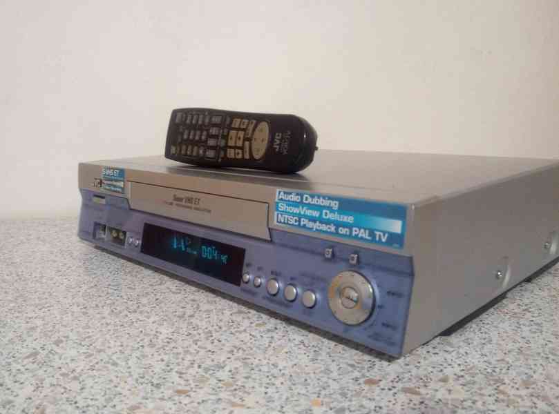 S-VHS-ET videorekordér JVC HR-S7850  - foto 3