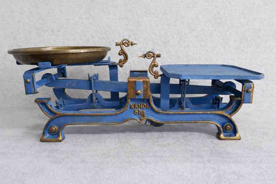 Staré litinové váhy KAMOR původní miska