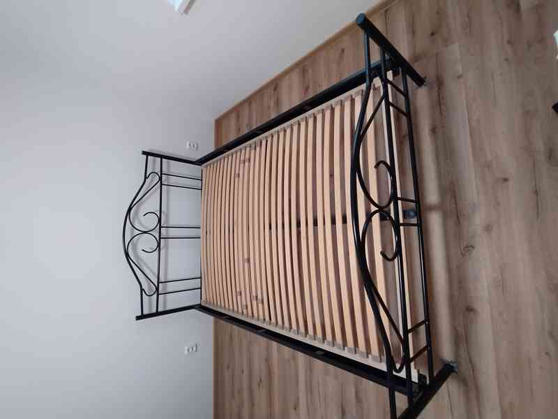 Postel 140 x 2000 cm s roštem a matrací - foto 2