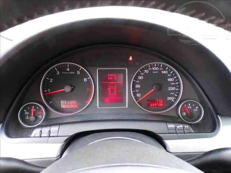 Audi A4 Avant 2,0 i AUTOMAT - foto 6