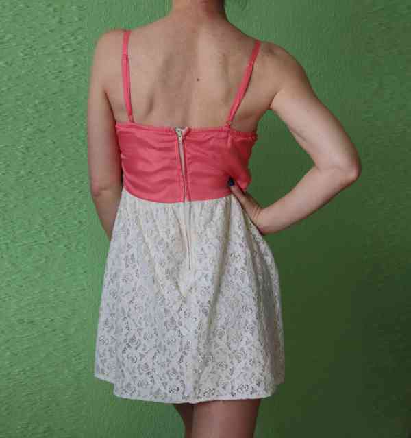 Dámské-dívčí šaty s krajkou, XS-S  - foto 3