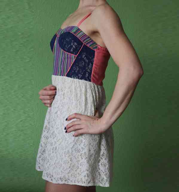 Dámské-dívčí šaty s krajkou, XS-S  - foto 2