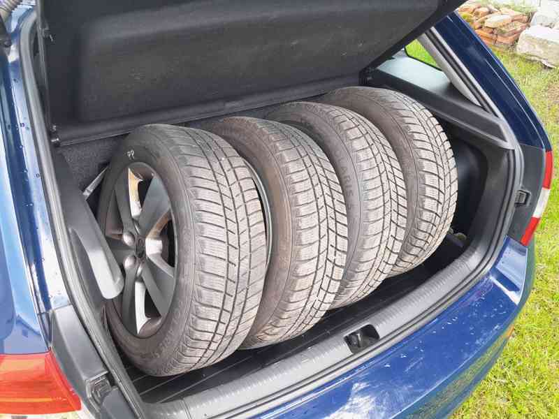 ŠKODA Rapid Spaceback Ambition 1,2 TSI 81 kW - foto 9