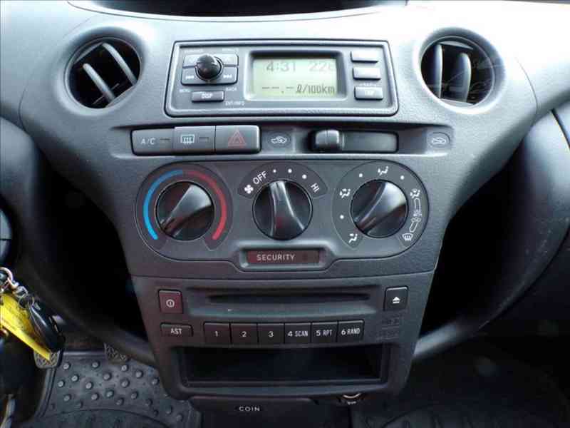 Toyota Yaris 1,0 VVT-i - foto 5