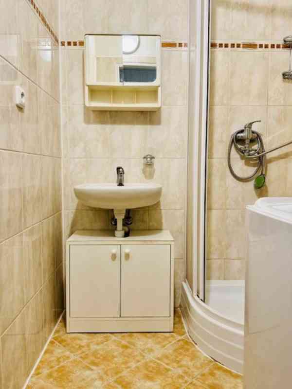 Jaroměř - družstevní byt 2+1 se zasklenou lodžií - foto 2