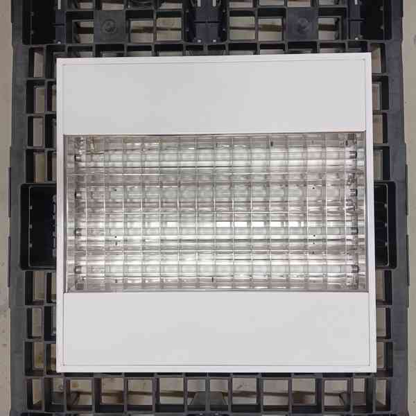 Podhledové zářivkové světlo čtverec, 4 trubice. - foto 2