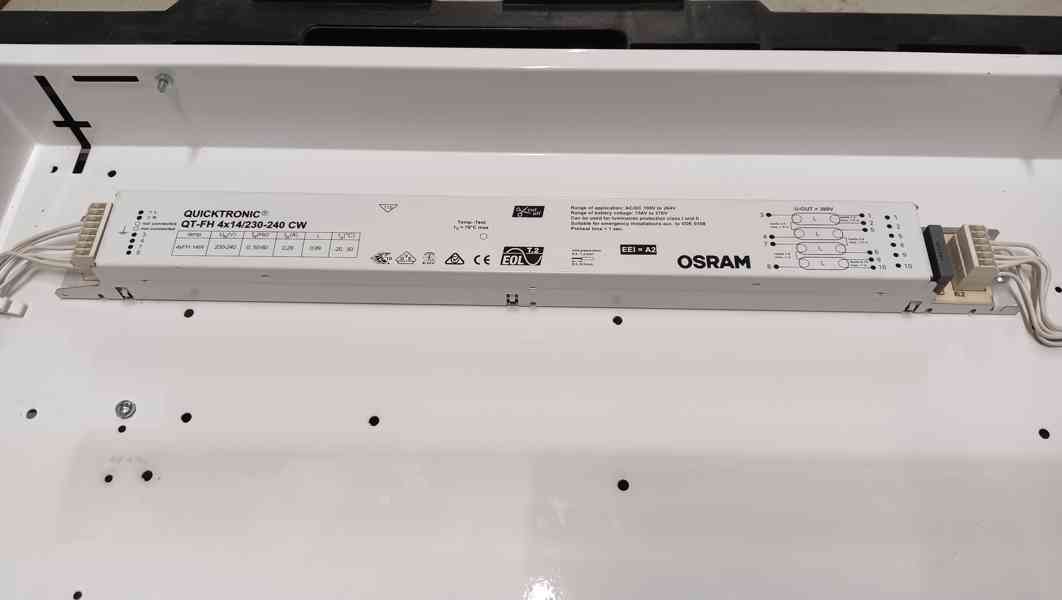 Podhledové zářivkové světlo čtverec, 4 trubice. - foto 9