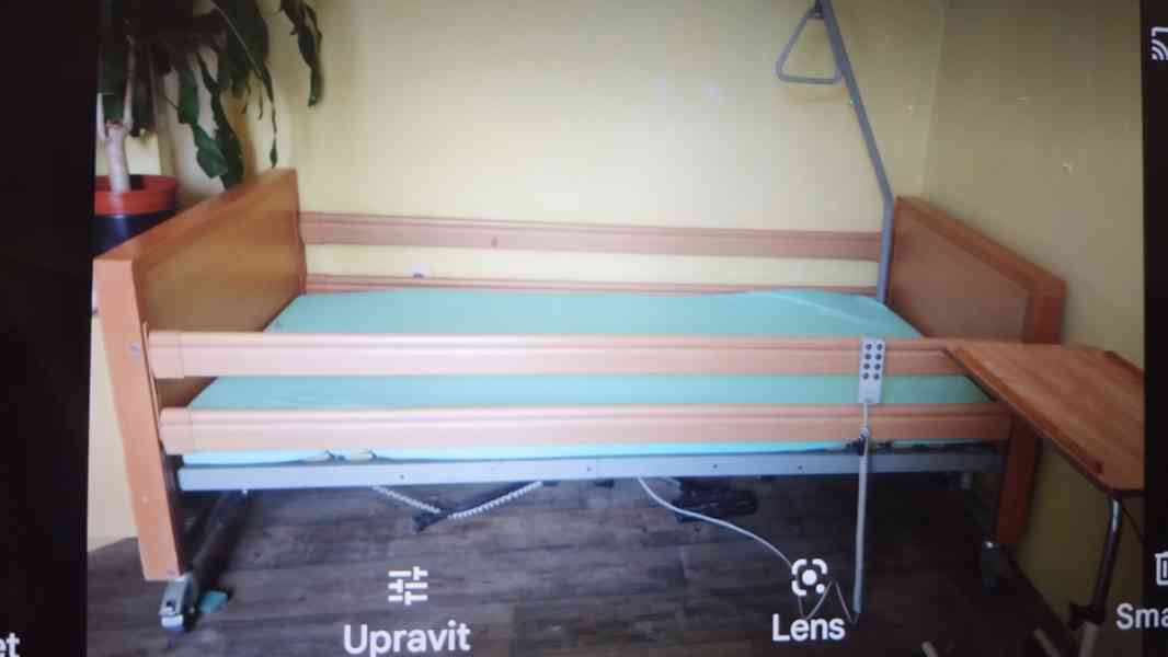 Elektrická polohovací postel s dekubitní matrací  - foto 2