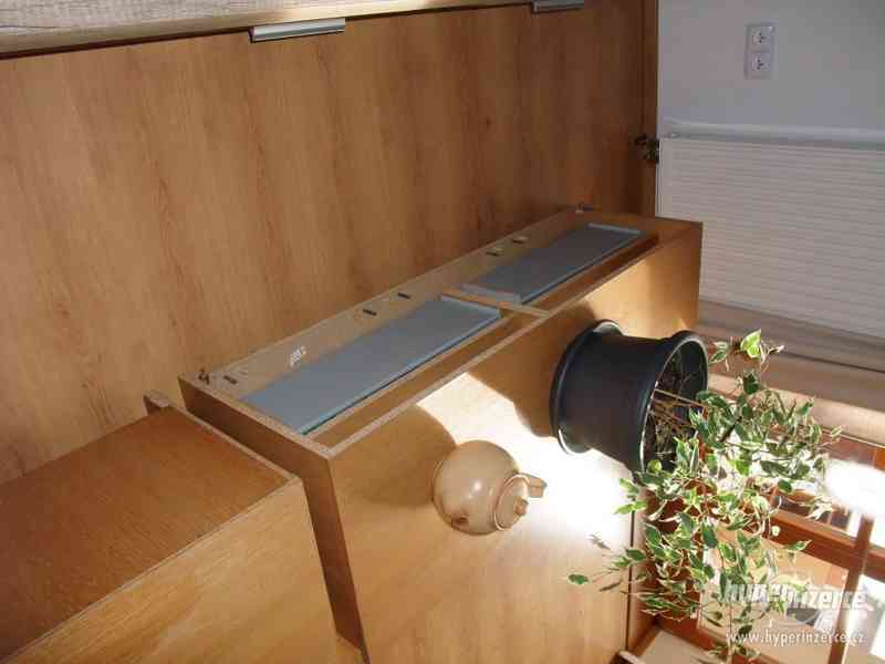 Skříňka - stolek pod TV se šuplíky IKEA - foto 5