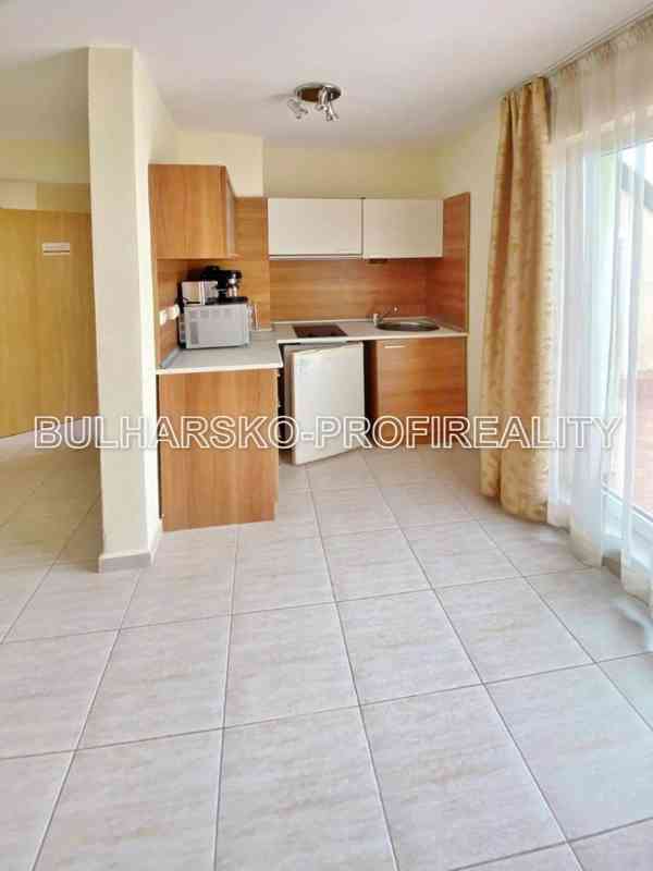 EXKLUZIVNÍ 2+kk (54 m²) | PROSTORNÁ TERASA | VÝHLED NA BAZÉN - foto 5