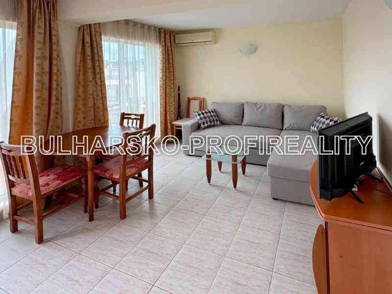 EXKLUZIVNÍ 2+kk (54 m²) | PROSTORNÁ TERASA | VÝHLED NA BAZÉN - foto 2