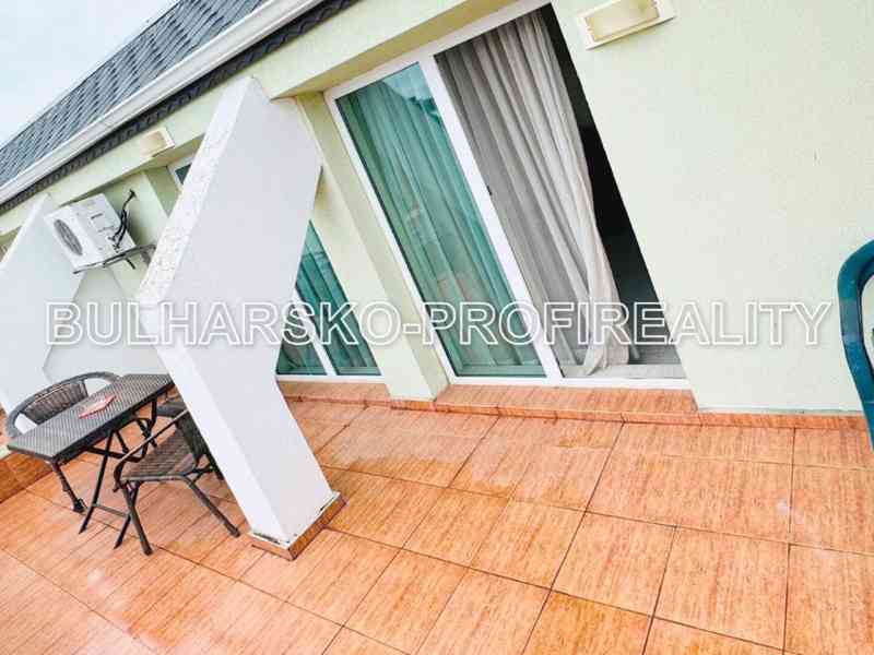 EXKLUZIVNÍ 2+kk (54 m²) | PROSTORNÁ TERASA | VÝHLED NA BAZÉN - foto 12