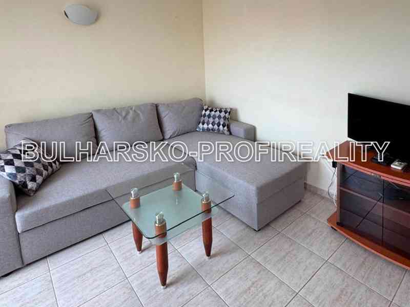 EXKLUZIVNÍ 2+kk (54 m²) | PROSTORNÁ TERASA | VÝHLED NA BAZÉN - foto 3