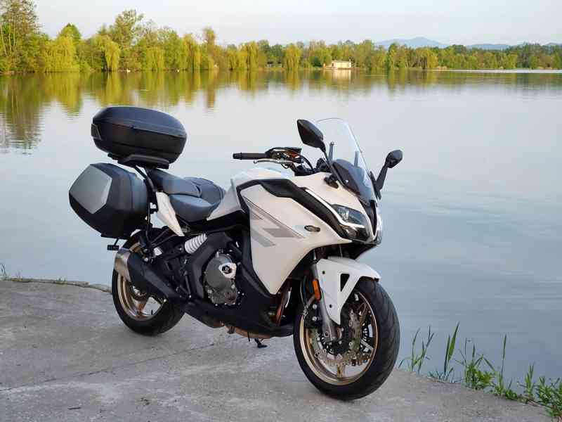 CFMOTO 650GT Premium, najeto 4 tkm, záruka - foto 13