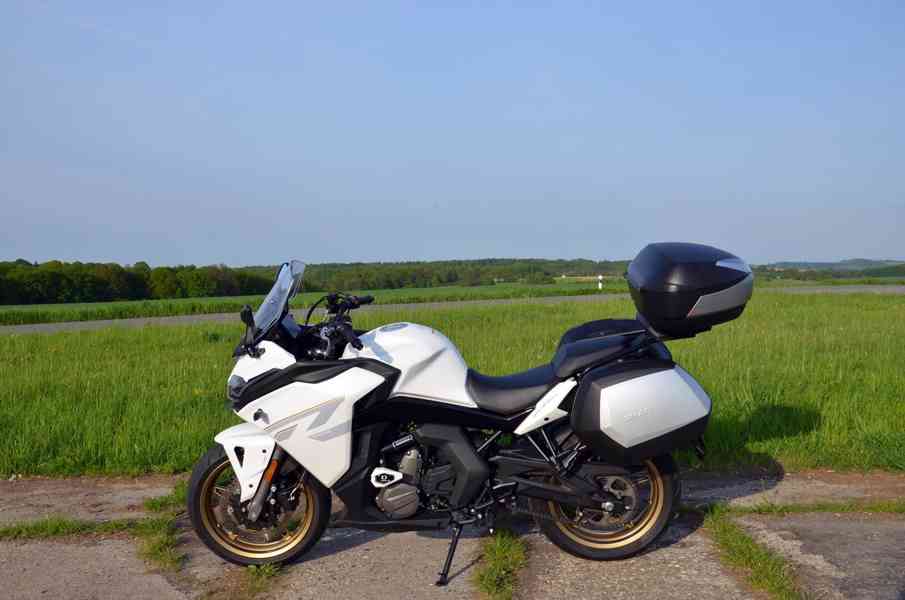 CFMOTO 650GT Premium, najeto 4 tkm, záruka - foto 2