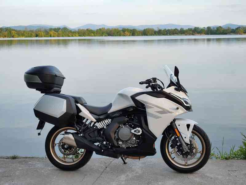 CFMOTO 650GT Premium, najeto 4 tkm, záruka - foto 6